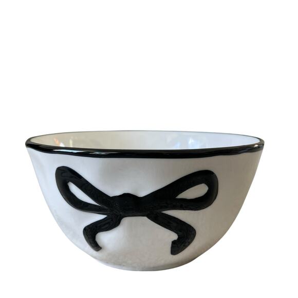 Hand Painted Coquette Black Bow Salad Bowls 6.25in White Ceramic Set of 4 NEW - Picture 2 of 15